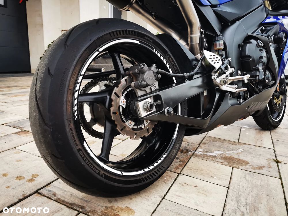 Yamaha R1 - 17