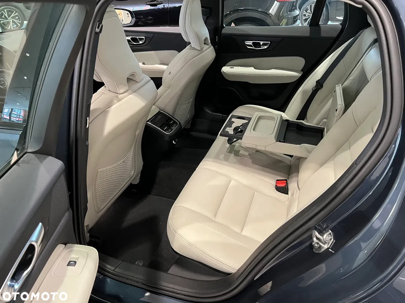 Volvo V60 Cross Country T5 AWD - 9