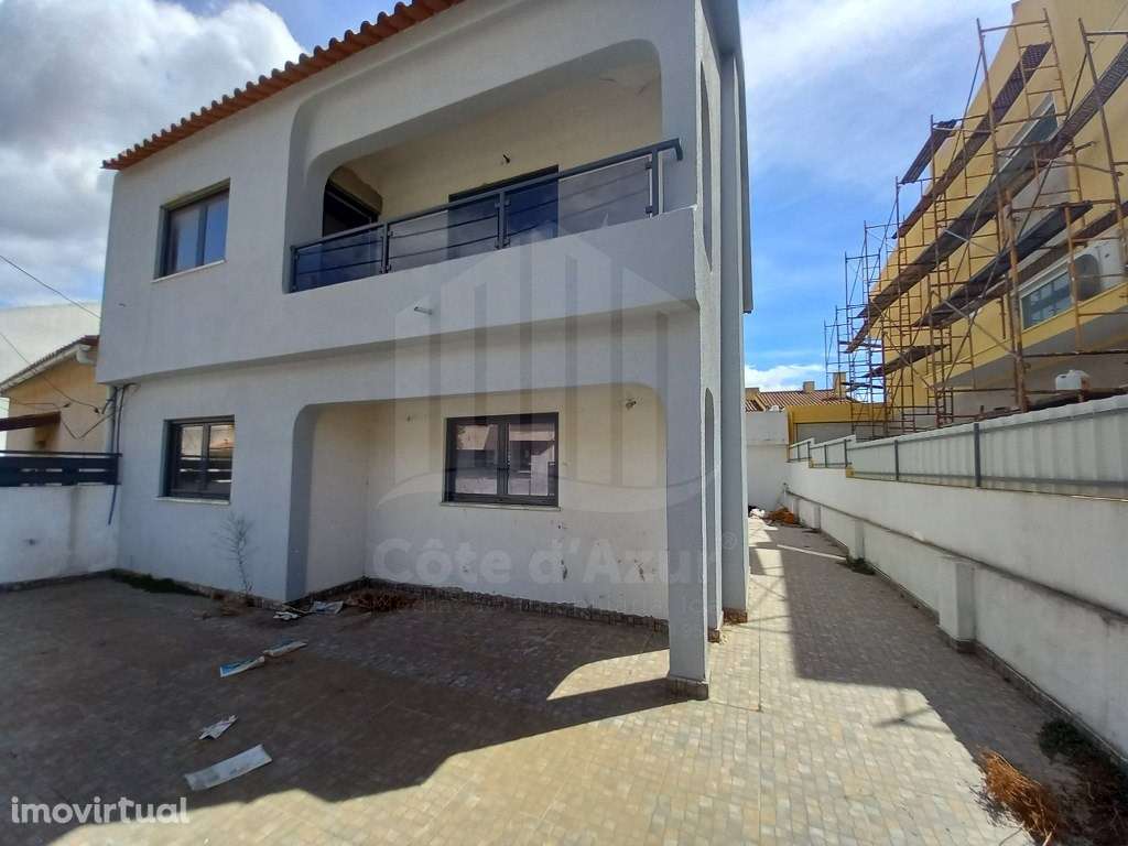 Moradia T5 EM FOROS DE AMORA - Grande imagem: 2/46