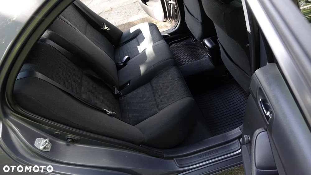 Toyota Avensis - 12
