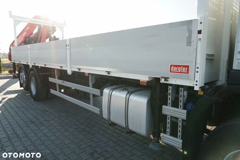 Iveco STRALIS 460 / 6X2 / SKRZYNIOWY 8,1 m + HDS FASSI. F185 MAX UDŹWIG 5 500 KG / STEROWANIE RADIOWE / ROTATOR / - 17