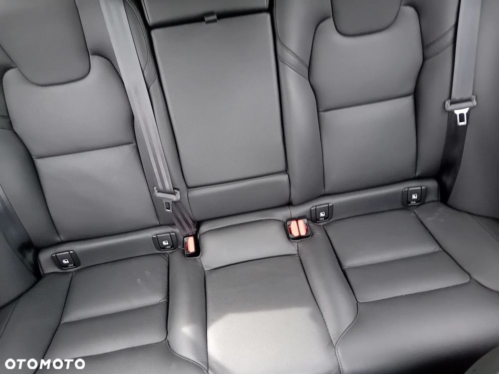 Volvo XC 60 B4 D Plus Bright - 25