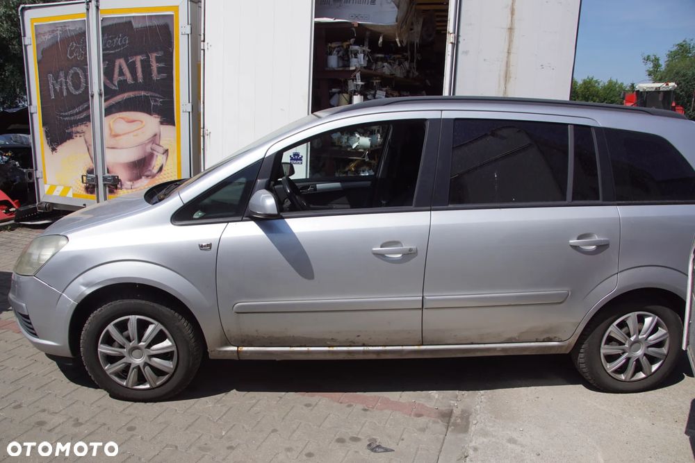Auto na części - Opel Zafira B 1.8 16V 140 KM Z18XER F17 Z157 2006R Silnik Skrzynia Drzwi Maska Błotnik Zderzak Klapa Lampa Lusterko Klamka Szyba Deska Kokpit Sterownik Moduł Czujnik Licznik Wyświetlacz Panel Kierownica - 2