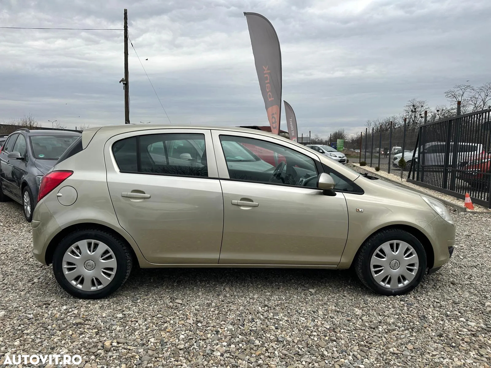 Opel Corsa 1.4i Aut Cosmo - 4
