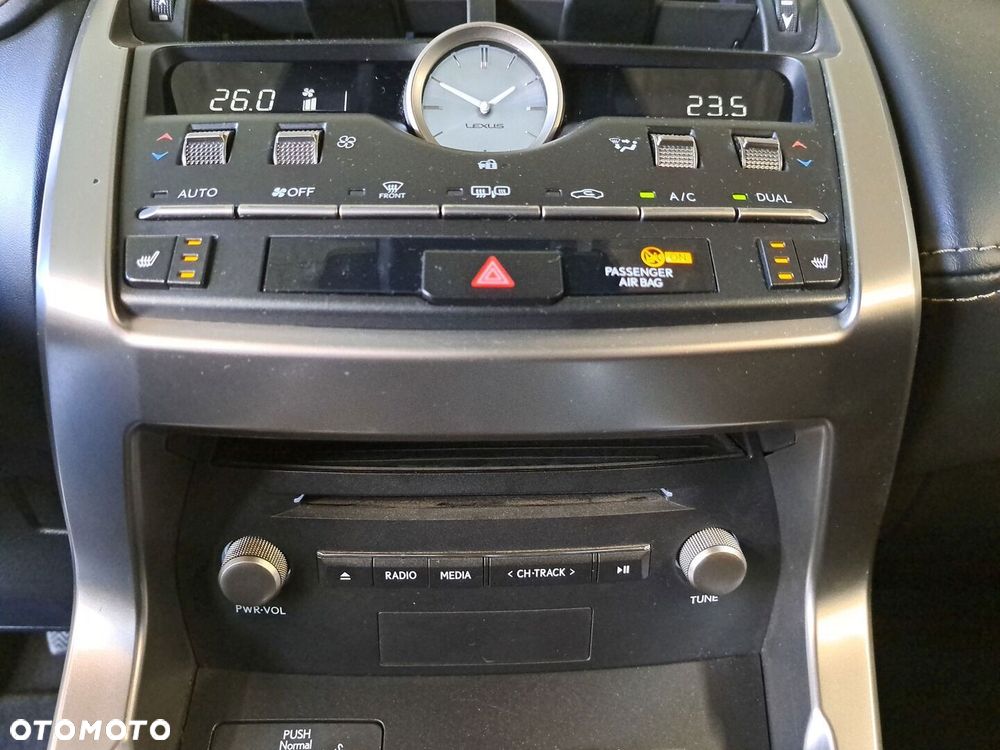 Lexus NX 300h F Impression AWD - 29