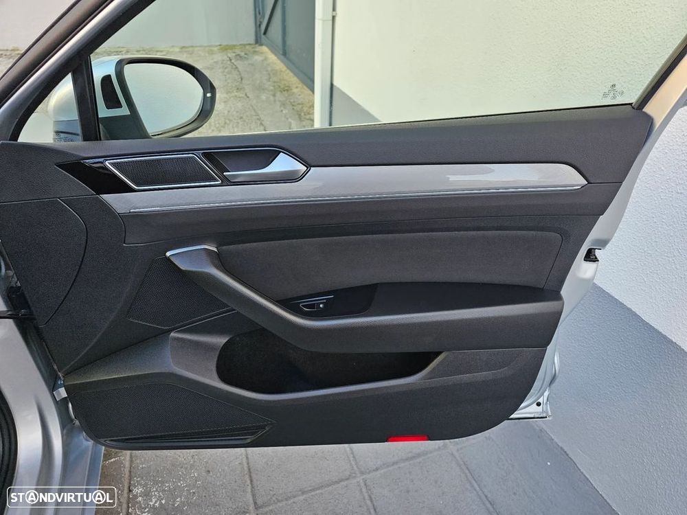 VW Passat Variant - 30
