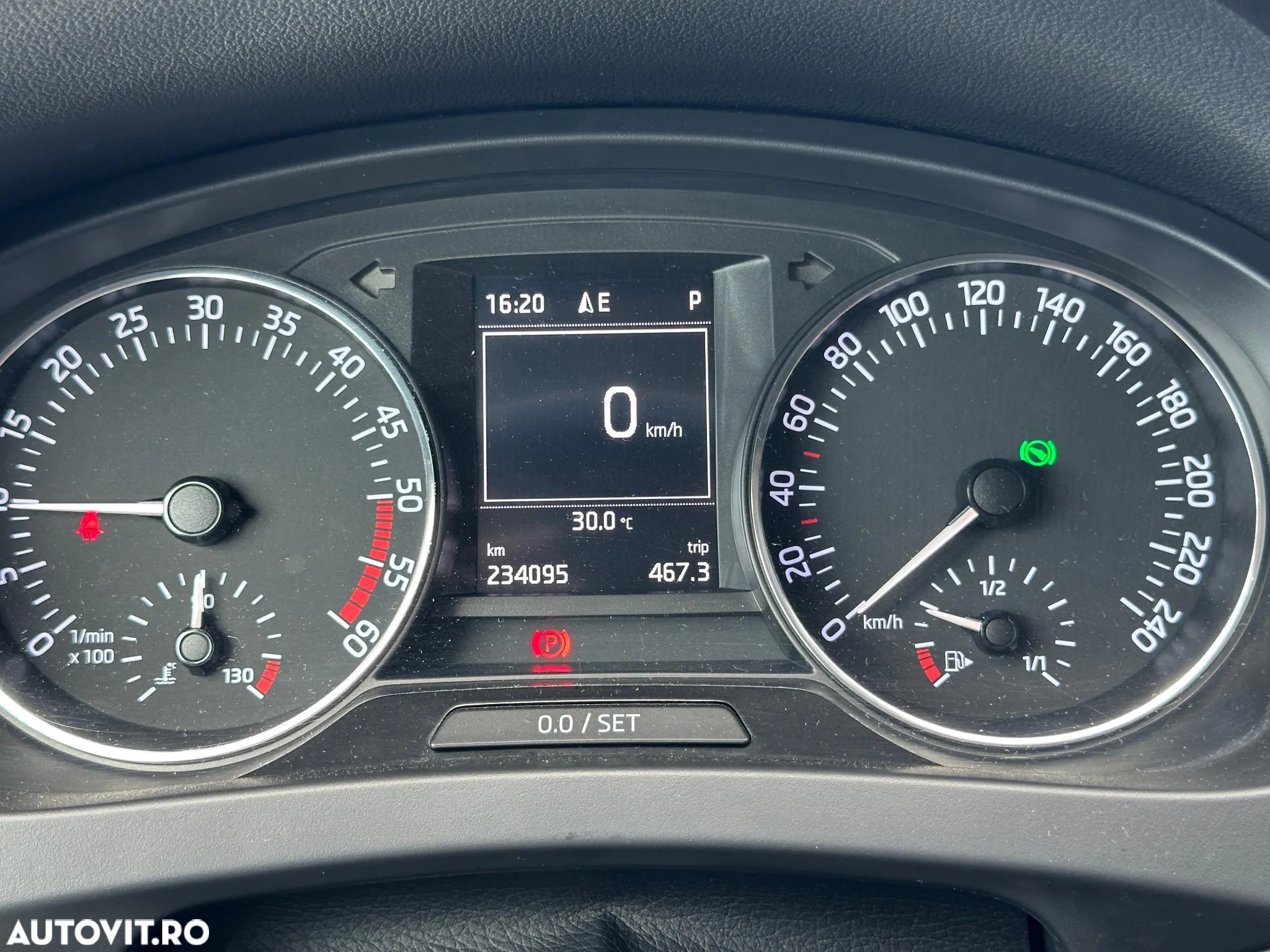 Skoda RAPID 1.4 TDI Ambition DSG - 8