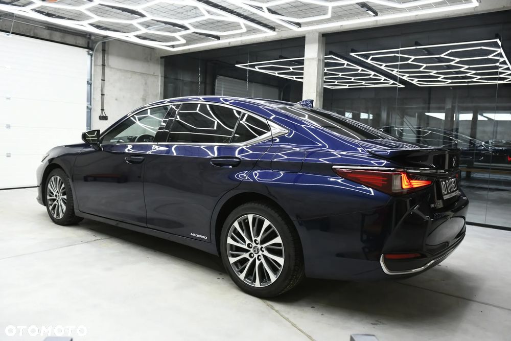 Lexus ES 300h Business Edition + - 12