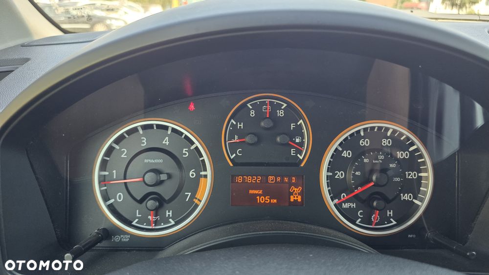 Nissan Titan 5.6 V8 LE Crew Cab - 36