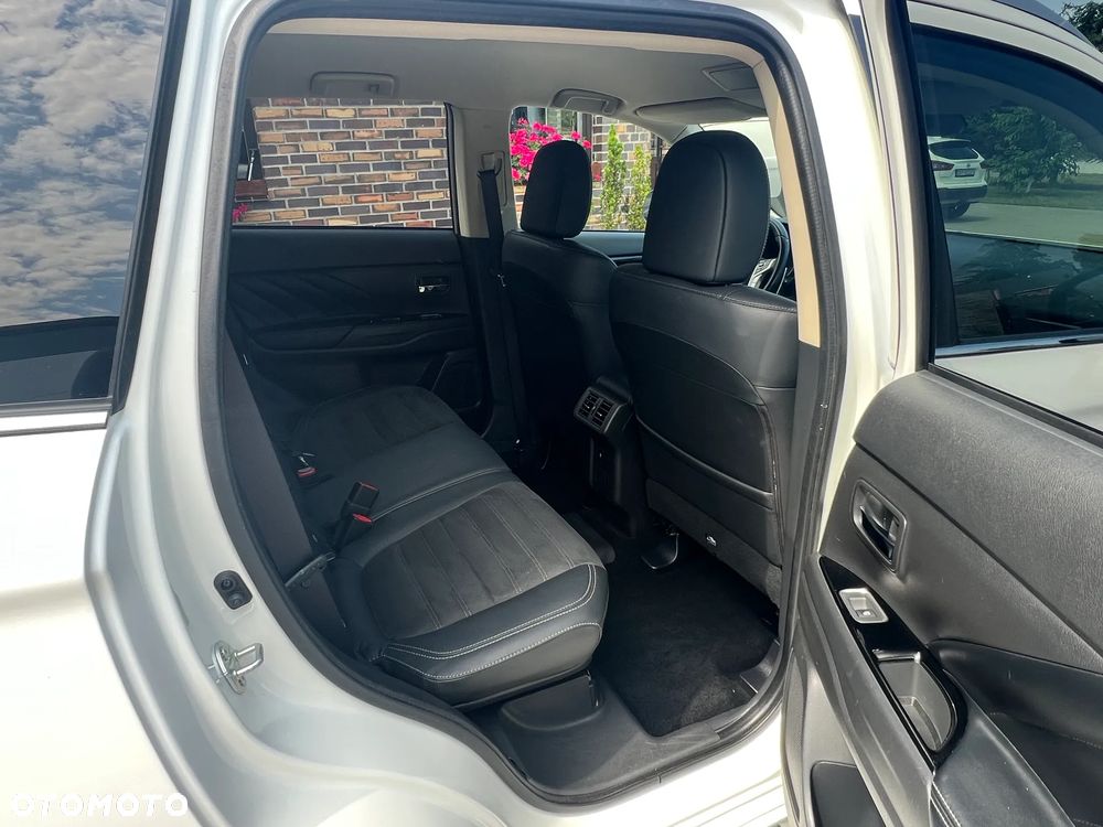 Mitsubishi Outlander 2.4 4WD - 13