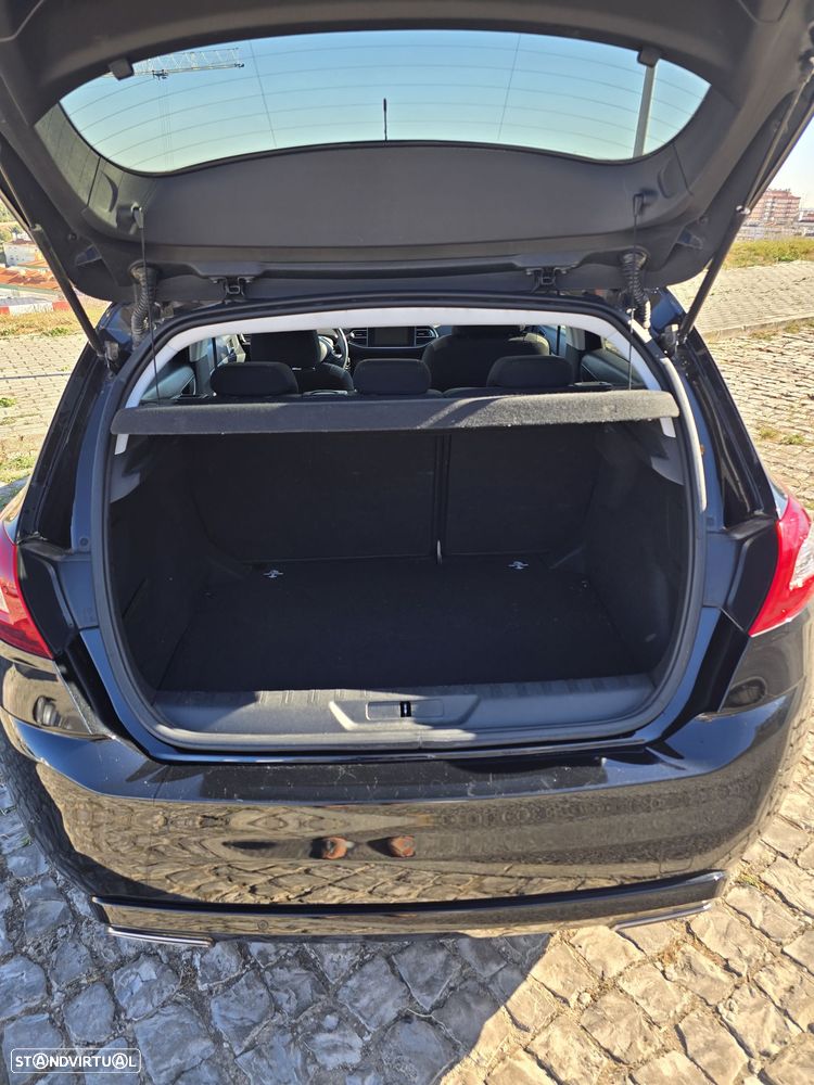 Peugeot 308 - 8