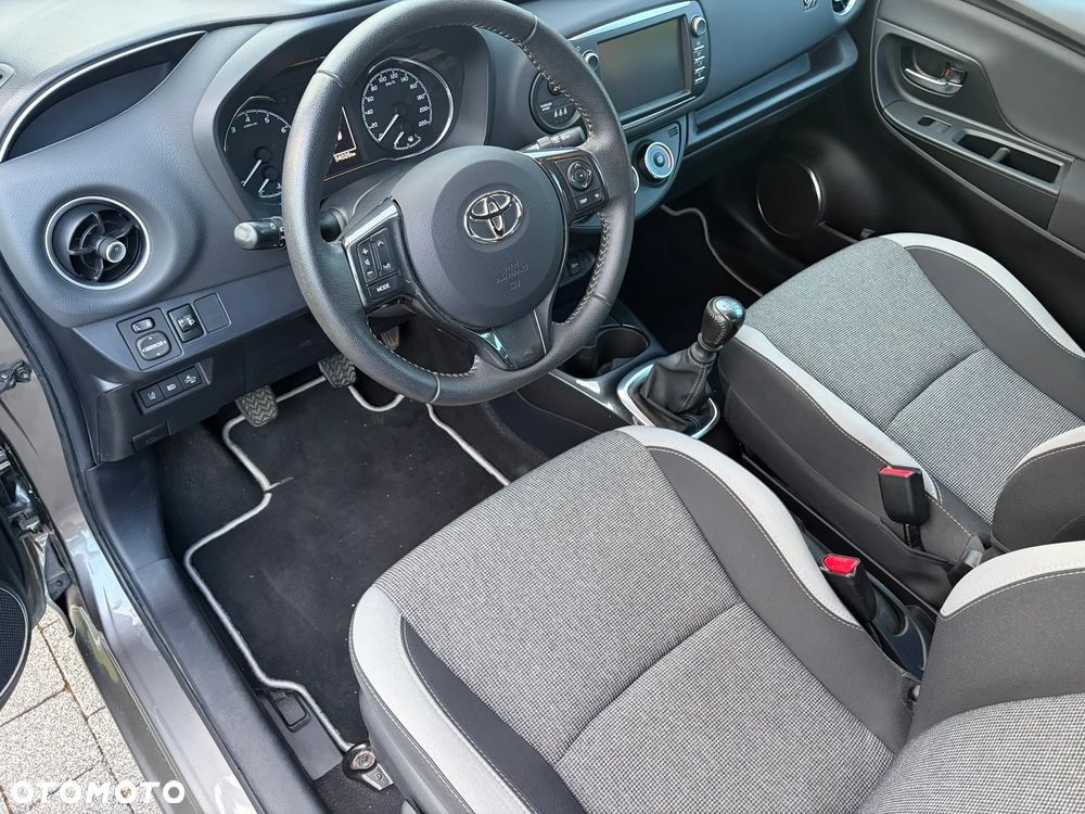 Toyota Yaris 1.5 Premium - 21