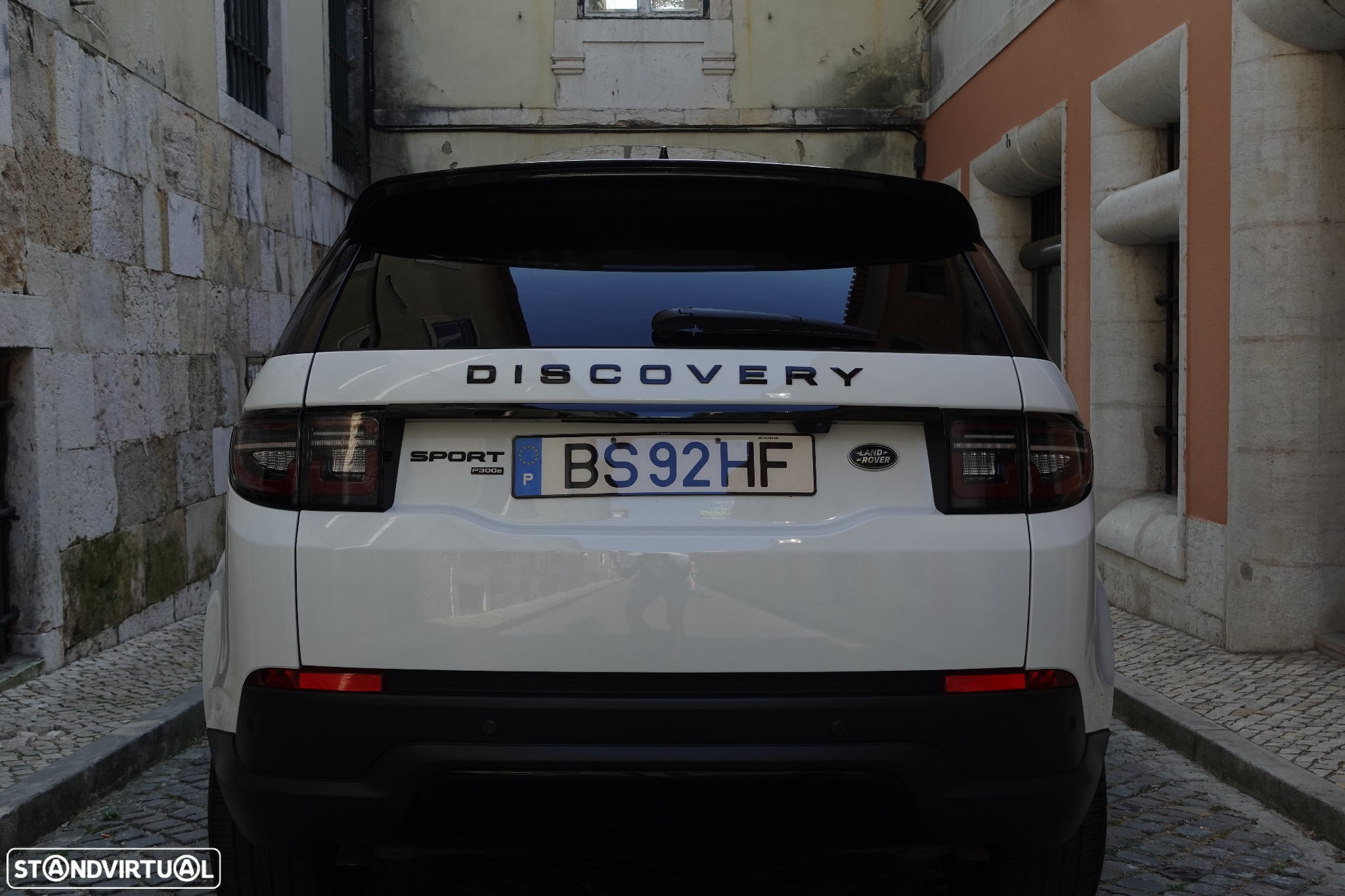 Land Rover Discovery Sport 1.5 I3 P300e AWD R-Dynamic SE - 4