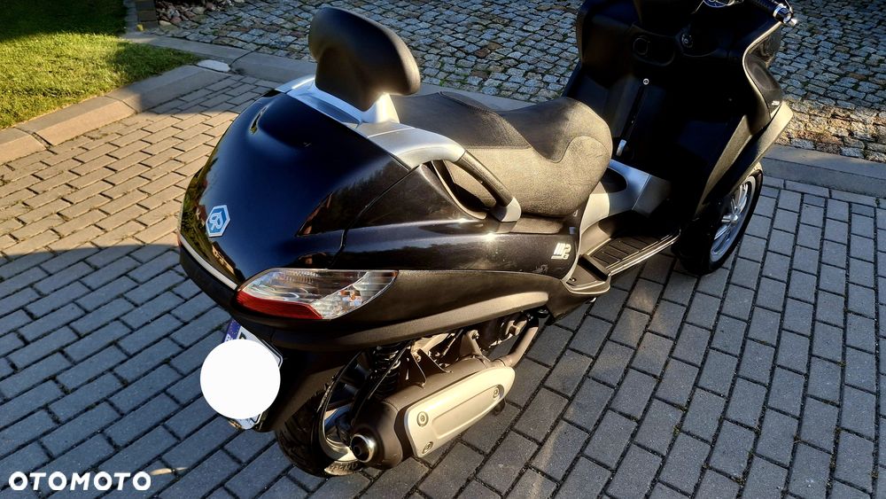 Piaggio MP-3 - 4