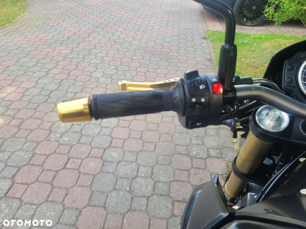 Suzuki GSR - 29