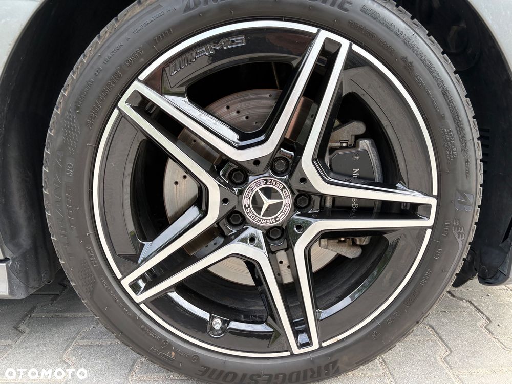 Mercedes-Benz Klasa A 220 AMG Line 7G-DCT - 24