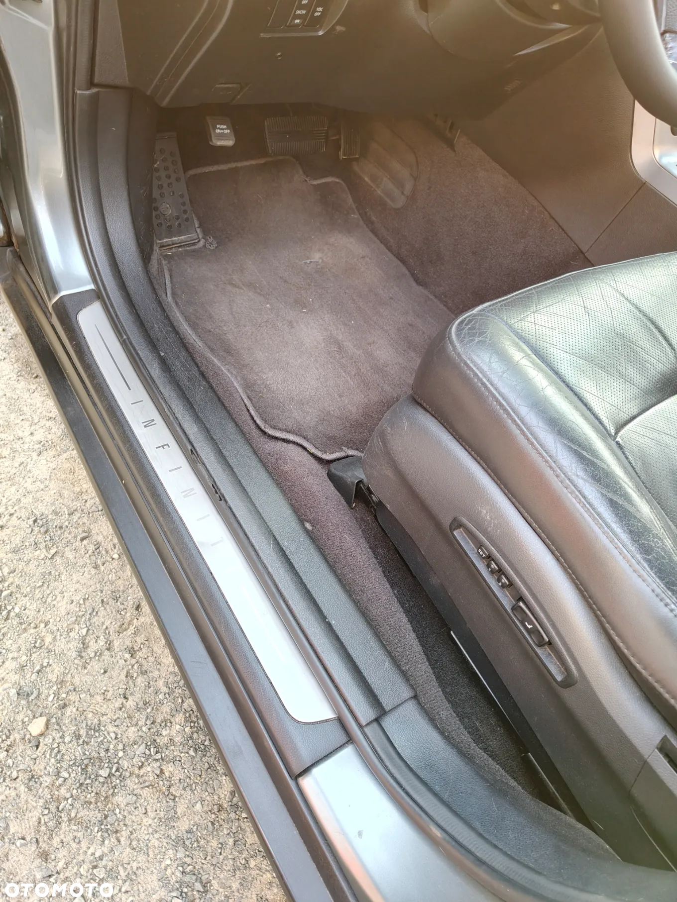 Infiniti FX FX35 - 10