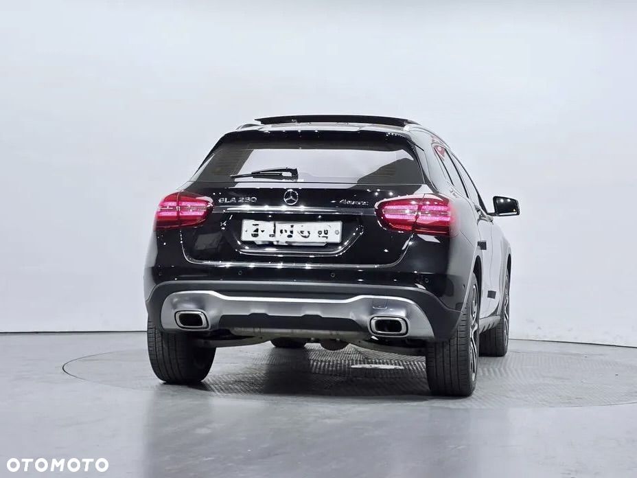 Mercedes-Benz GLA 250 4Matic 7G-DCT AMG Line - 4
