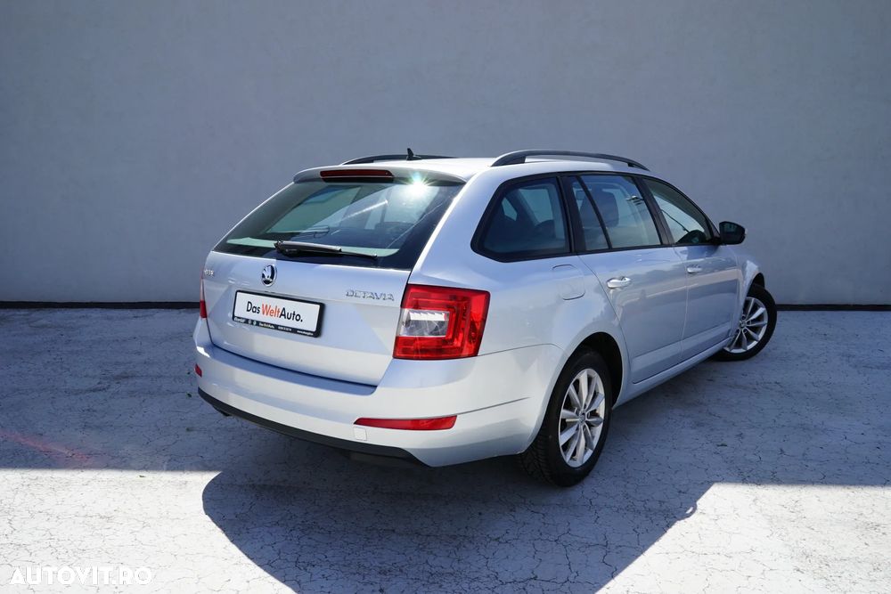 Skoda Octavia 2.0 TDI AMBITION DSG - 6