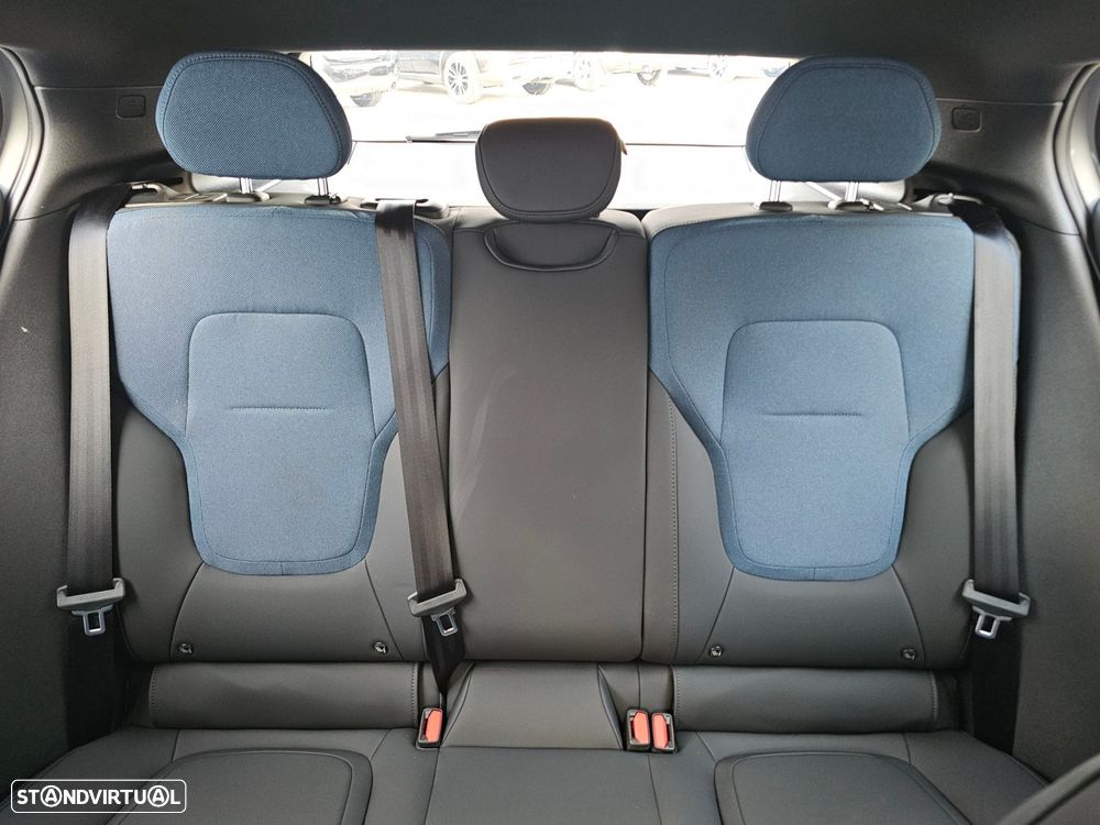 Volvo EX30 69 kWh Single Motor Extended Range Core - 36