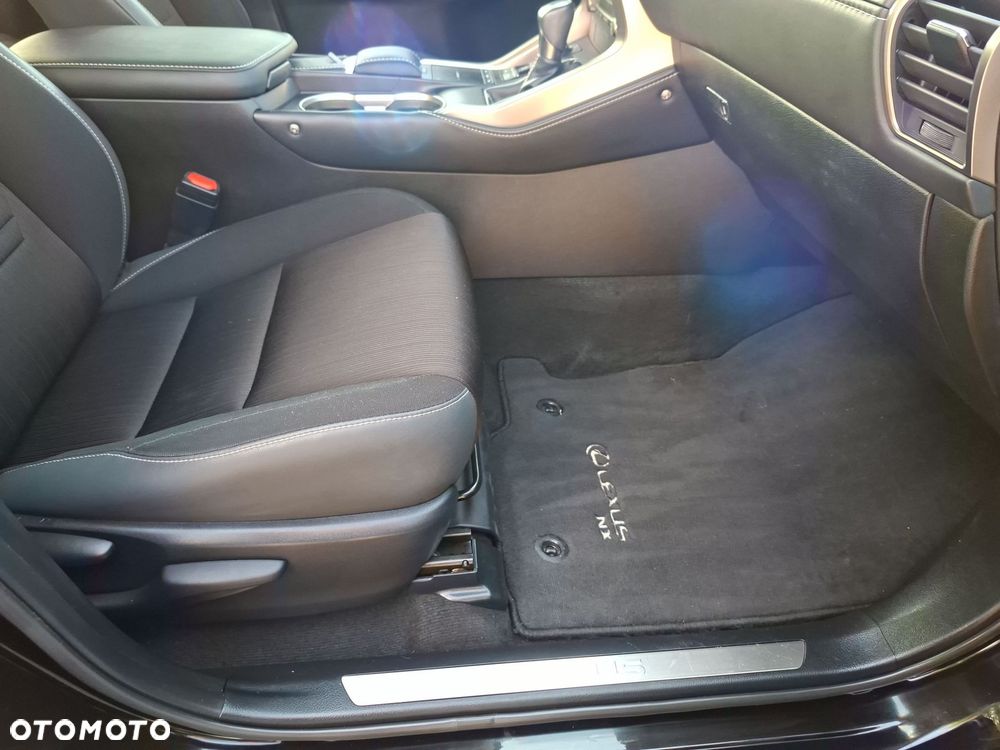 Lexus NX 300h Business Edition AWD - 19