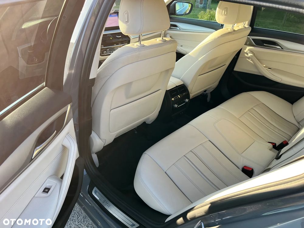 BMW Seria 5 520e Luxury Line - 23