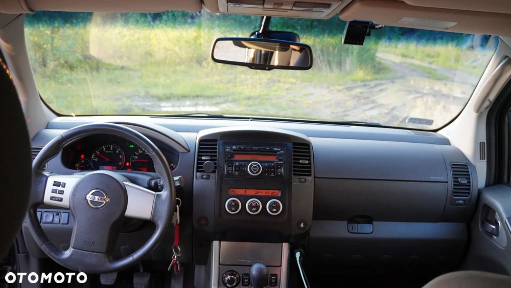 Nissan Pathfinder 2.5 D SE - 15