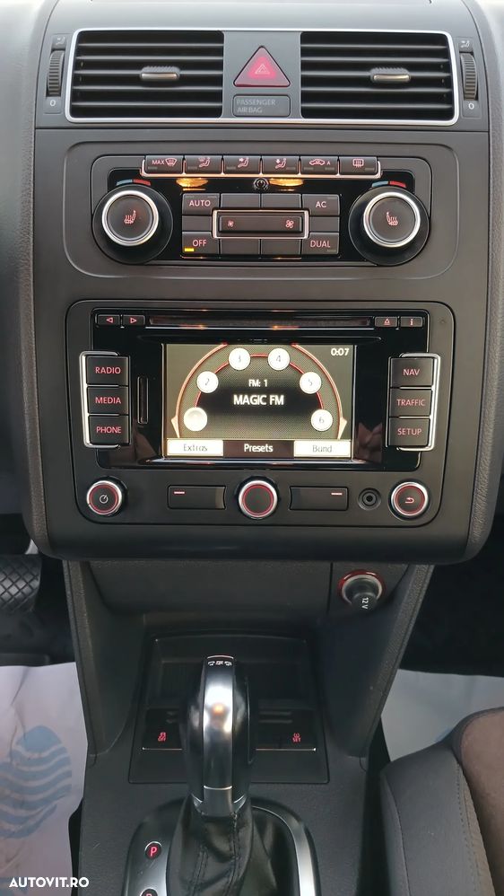 Volkswagen Touran - 12