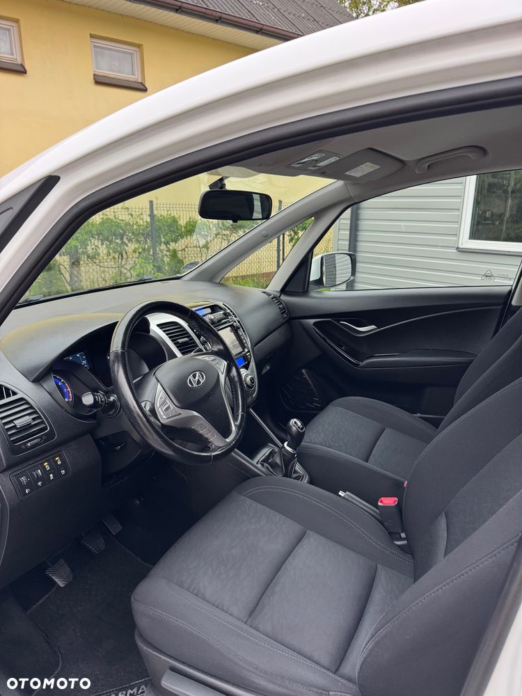 Hyundai ix20 1.4 Premium blue - 15
