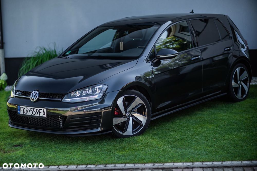 Volkswagen Golf - 35
