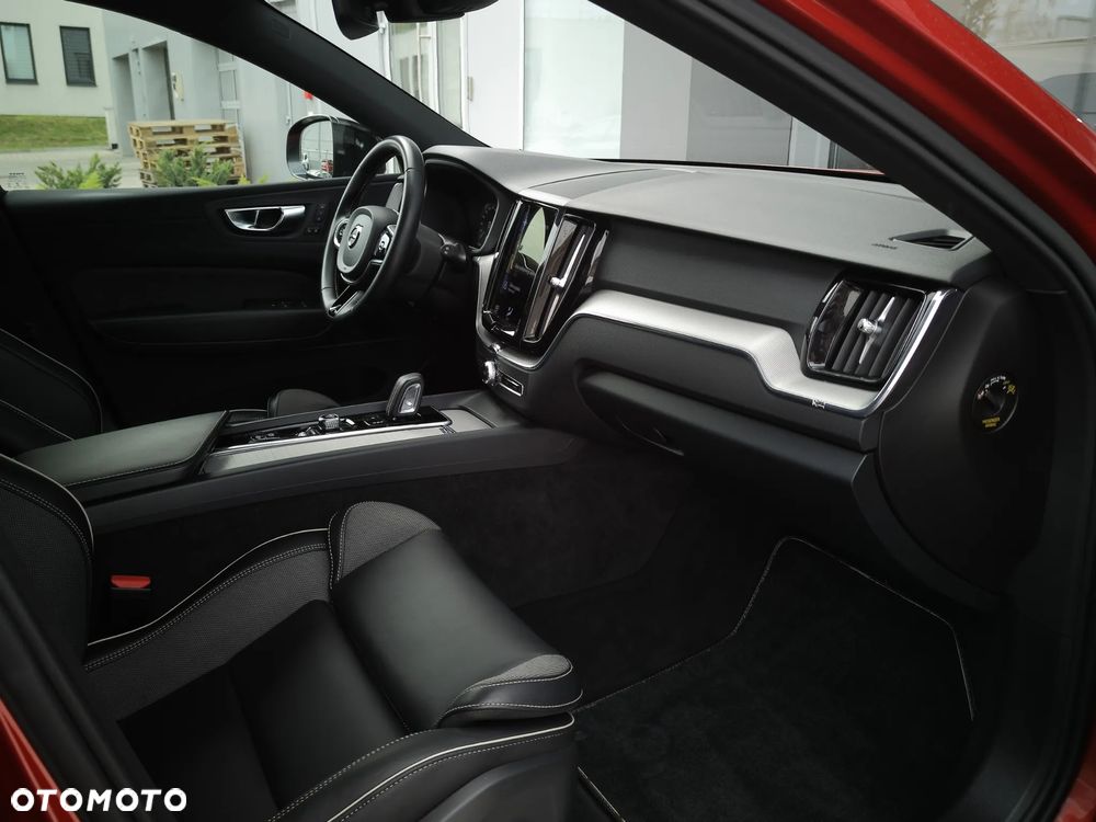 Volvo XC 60 B4 B R-Design - 14