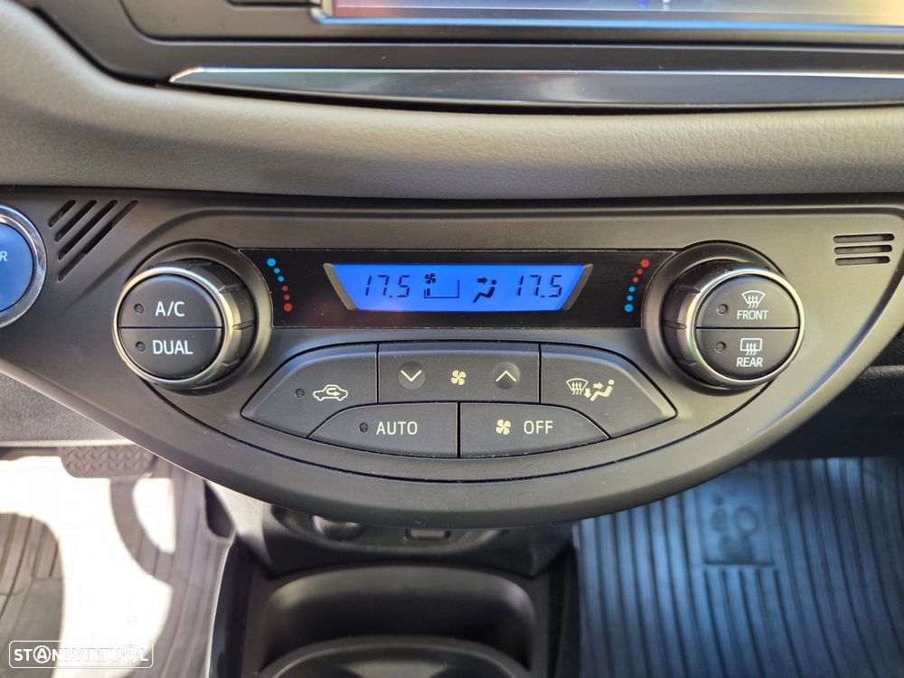Toyota Yaris 1.5 HSD Comfort - 23