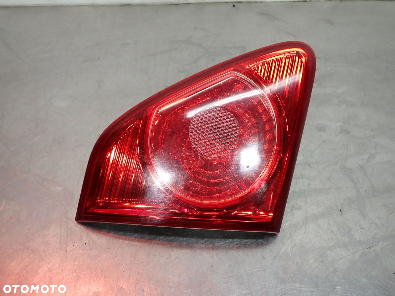 LAMPA LEWA TYLNA W KLAPIE TOYOTA COROLLA E15 - 1