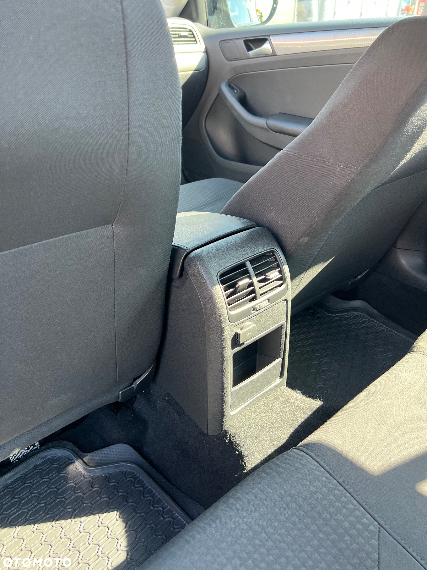 Volkswagen Jetta - 12