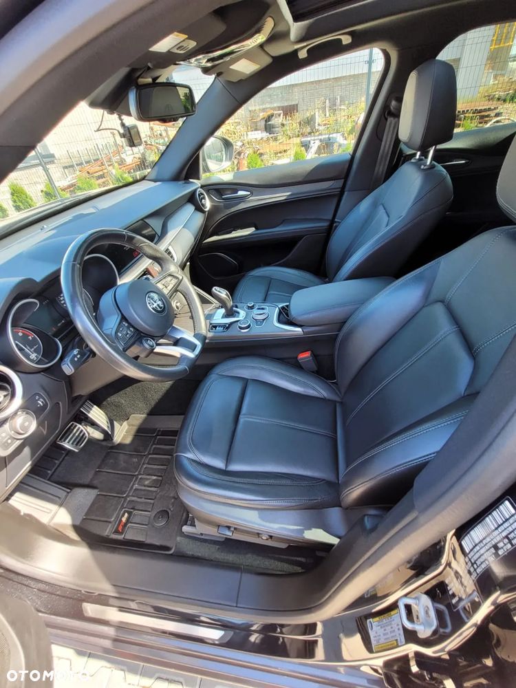 Alfa Romeo Stelvio 2.0 Turbo 16V AT8-Q4 Ti - 12