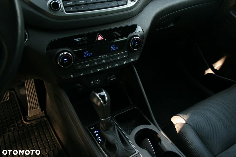 Hyundai Tucson 2.0 CRDI 4WD Automatik Premium - 25
