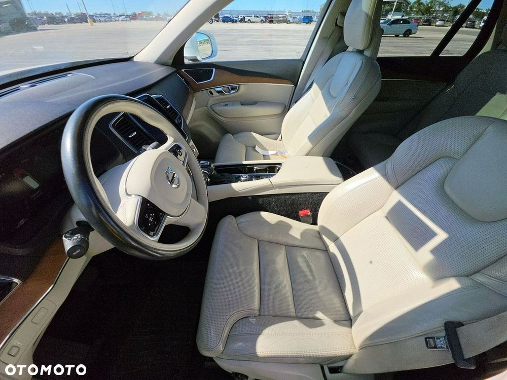 Volvo XC 90 - 22