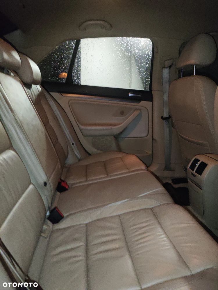 Volkswagen Jetta - 4