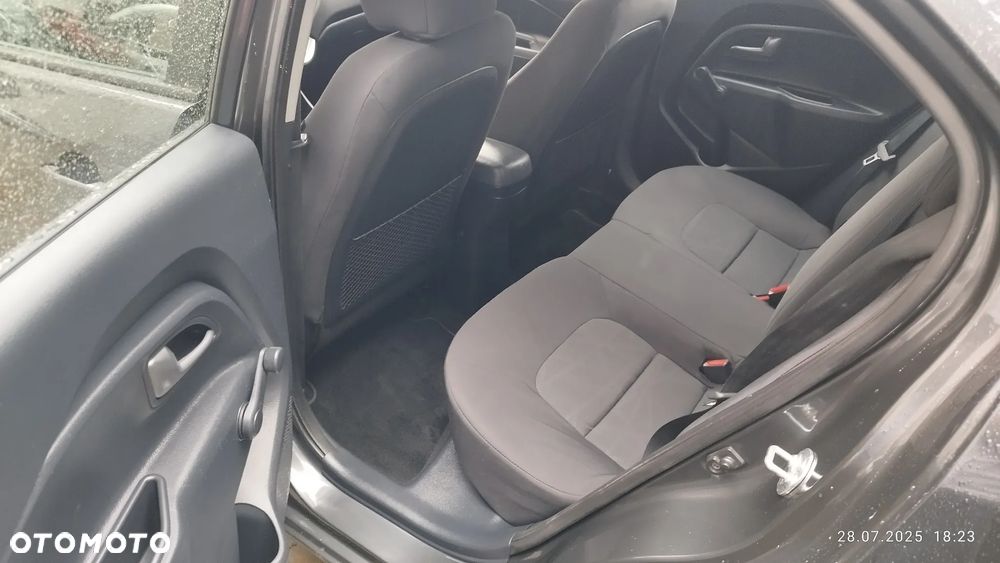Kia Rio - 16