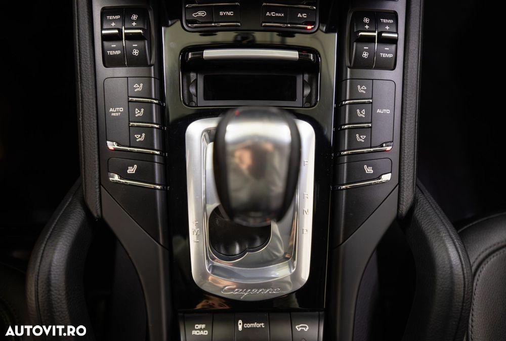 Porsche Cayenne - 21