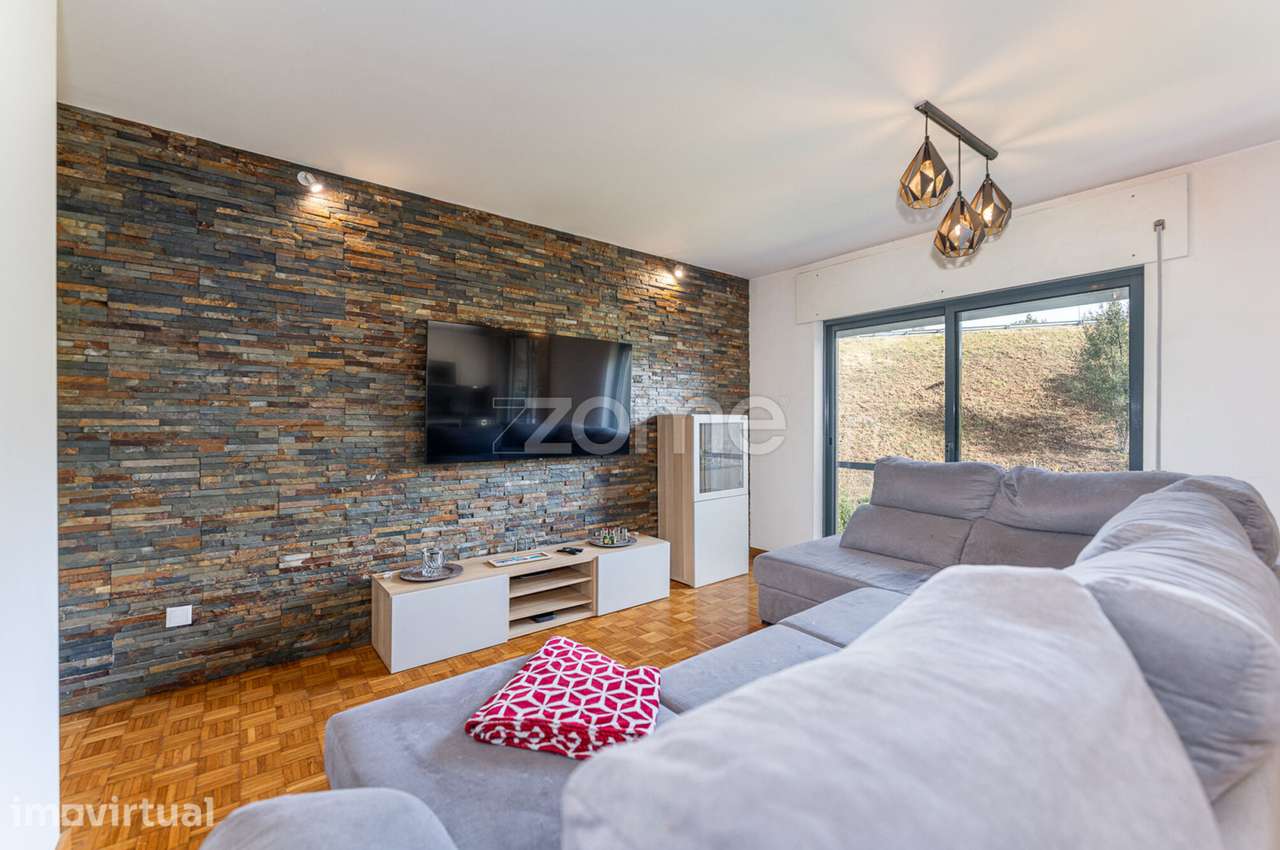 Andar Moradia T4 Triplex c/ excelentes acessos em Mozelos - Grande imagem: 4/40