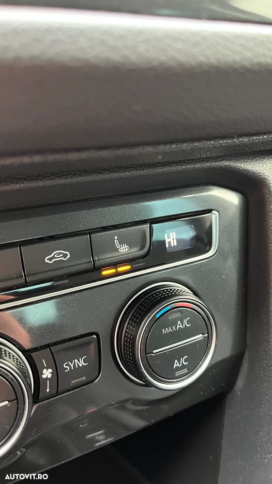 Volkswagen Tiguan - 32