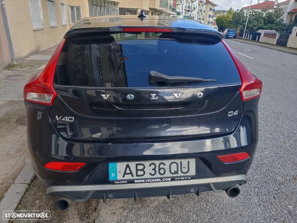 Volvo V40 2.0 D4 R-Design - 1