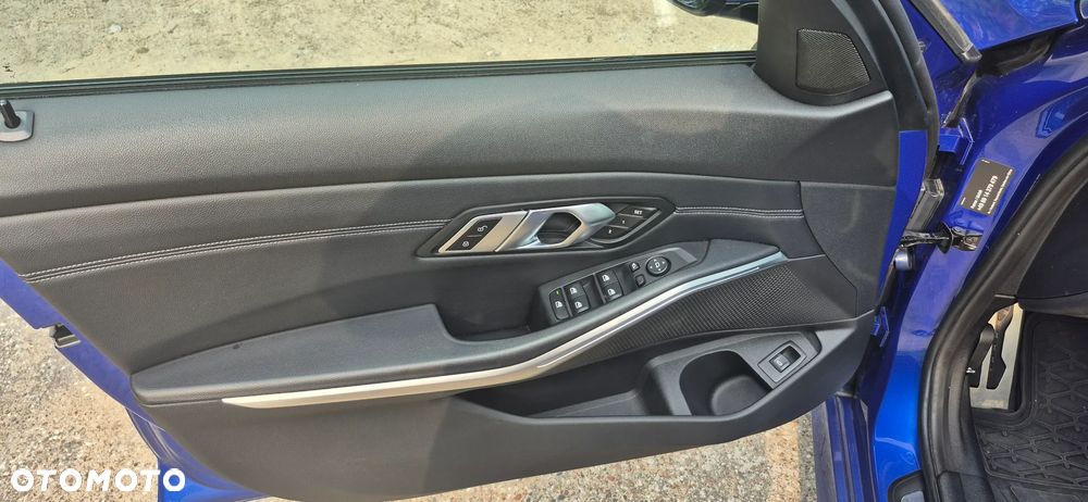 BMW Seria 3 330i M Sport - 11