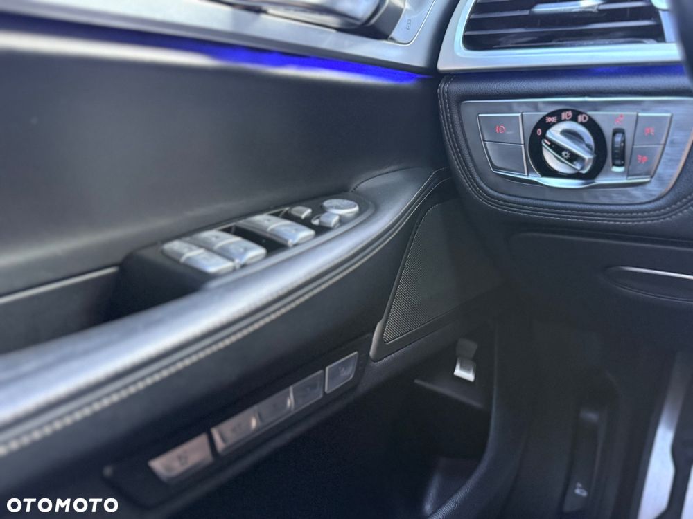 BMW Seria 7 740Li - 14