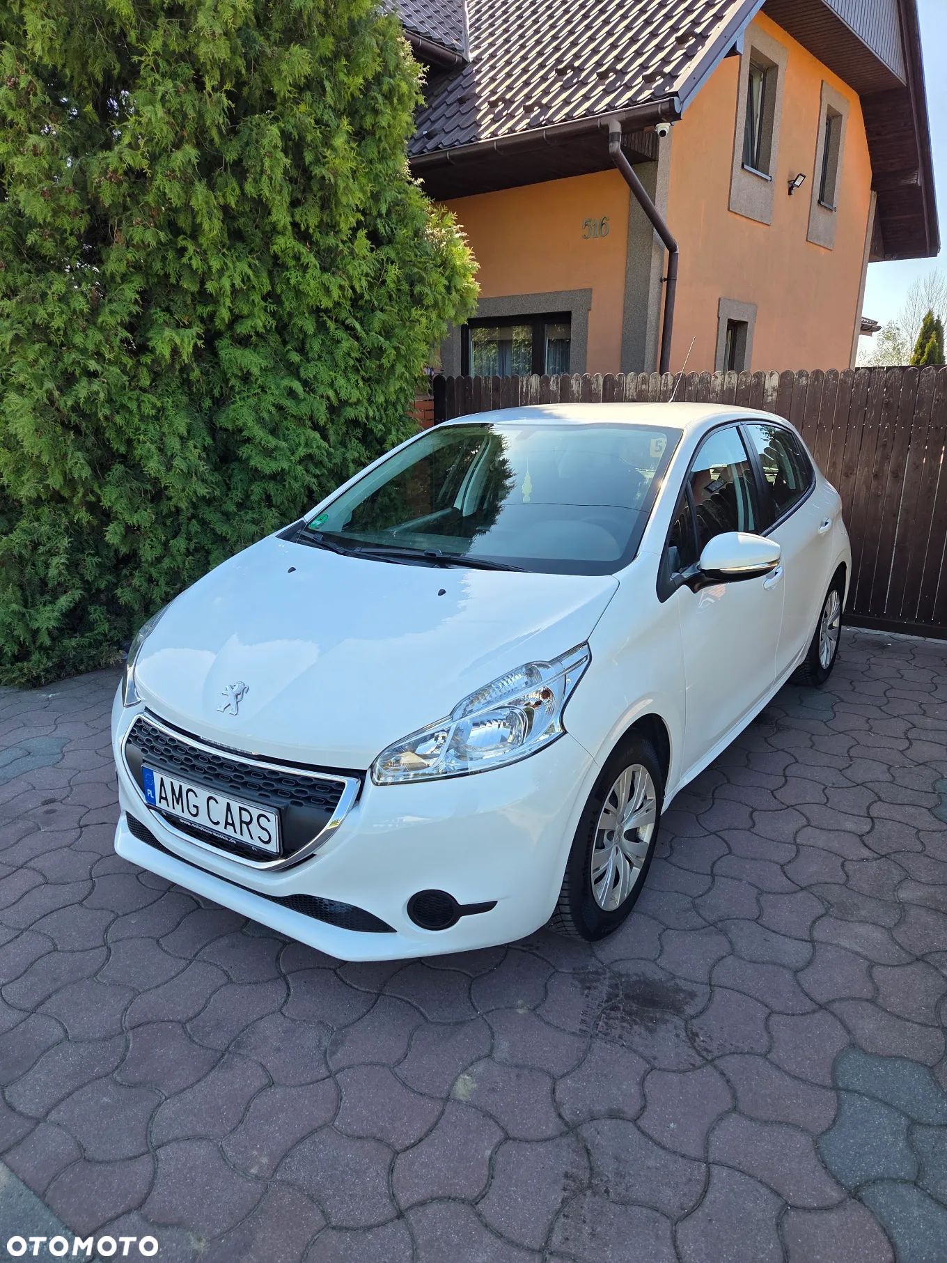 Peugeot 208 - 1