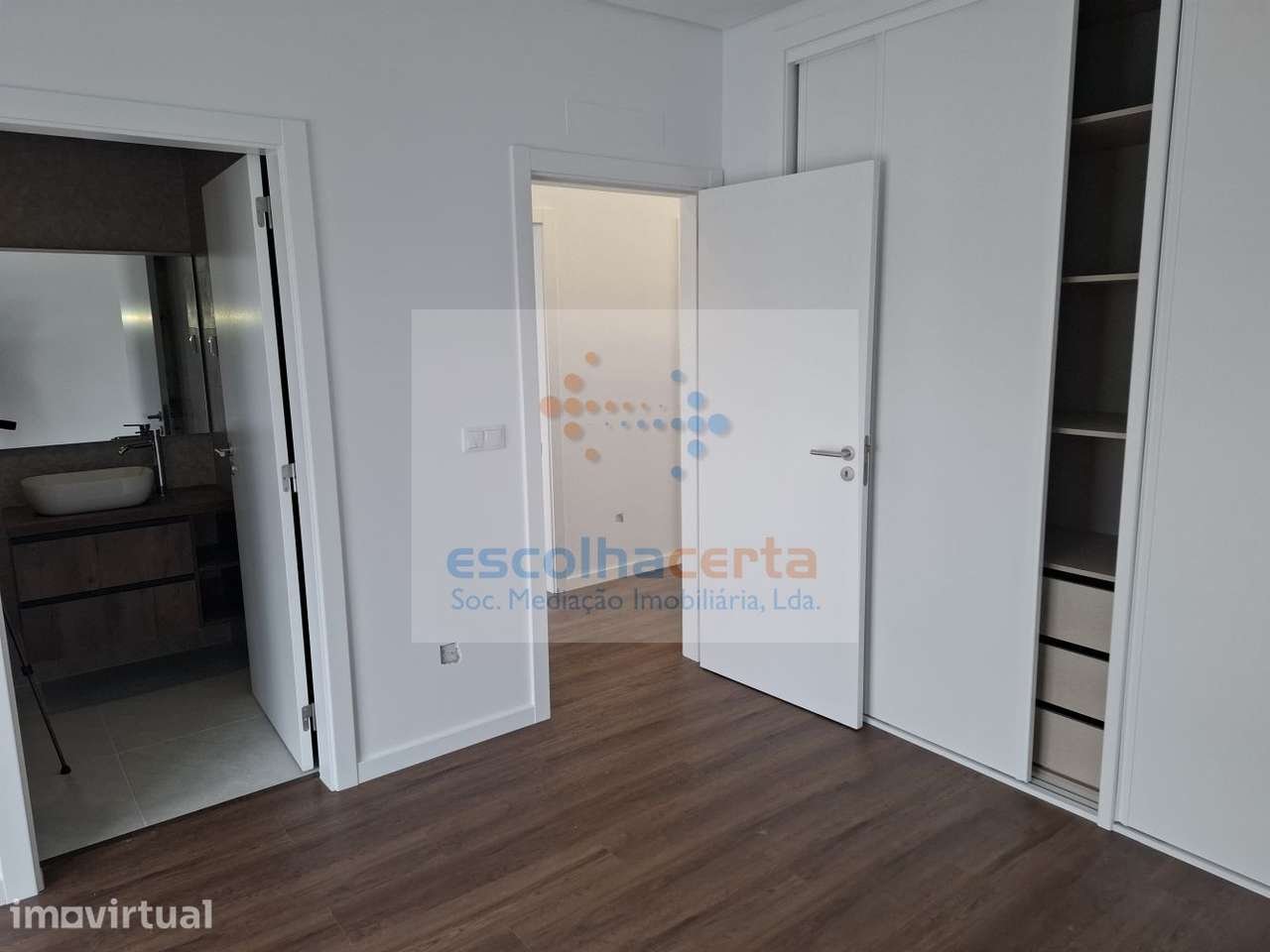 MORADIA TÉRREA T4 ISOLADA EM CONSTRUÇÃO - FERNÃO FERRO - Grande imagem: 5/47