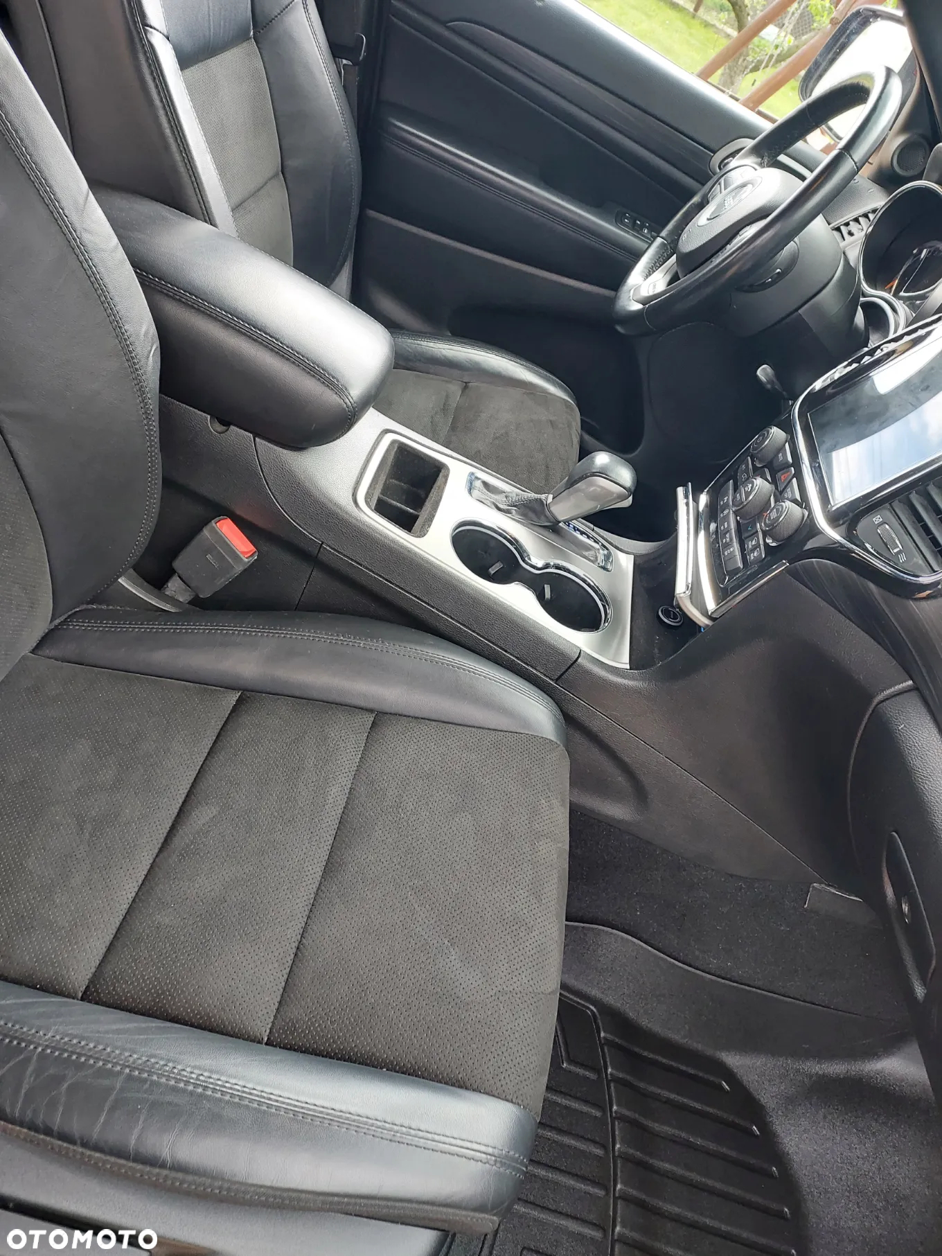 Jeep Grand Cherokee - 28