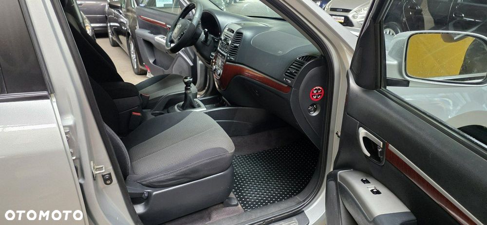 Hyundai Grand Santa Fe - 15