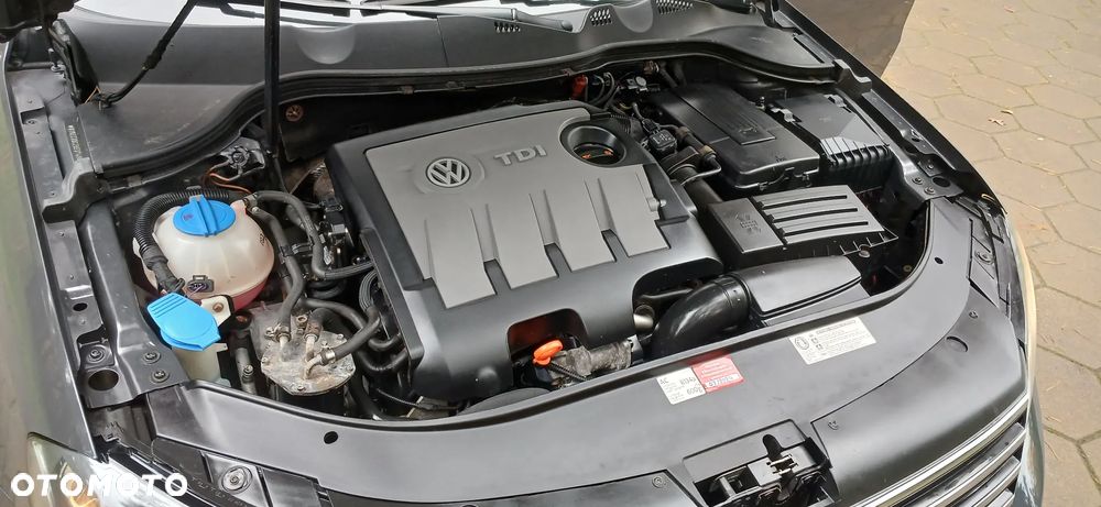 Volkswagen Passat 1.6 TDI DPF BlueMot Highline - 35
